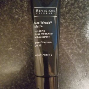 Intellishade Matte Tinted Moisturizer